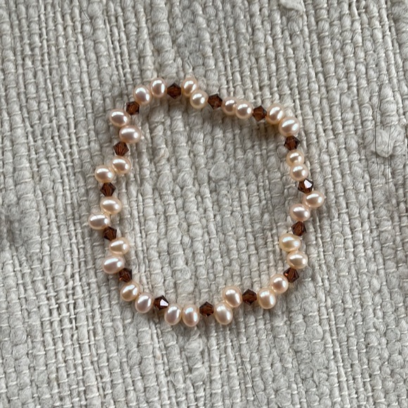 Pink pearl and smoky crystal necklace, bracelets and earrings. - Picture 10 of 11